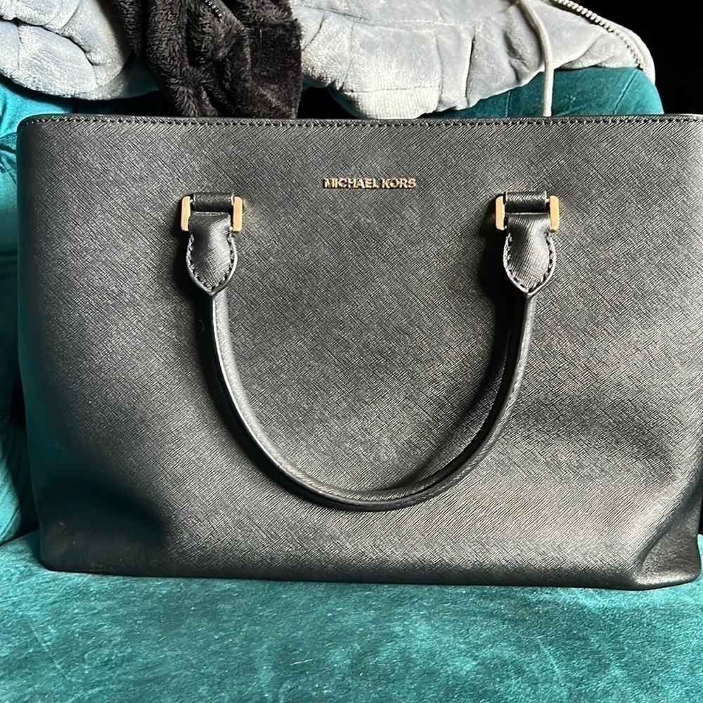 MICHAEL Kors Black Savannah Large Saffiano Leather Satchel - like new